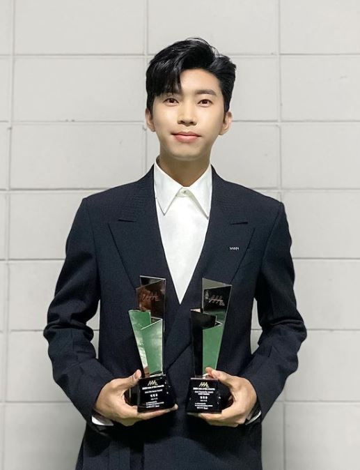  히어로 임영웅 2020 AAA 3관왕…"함께 축하해주세요"