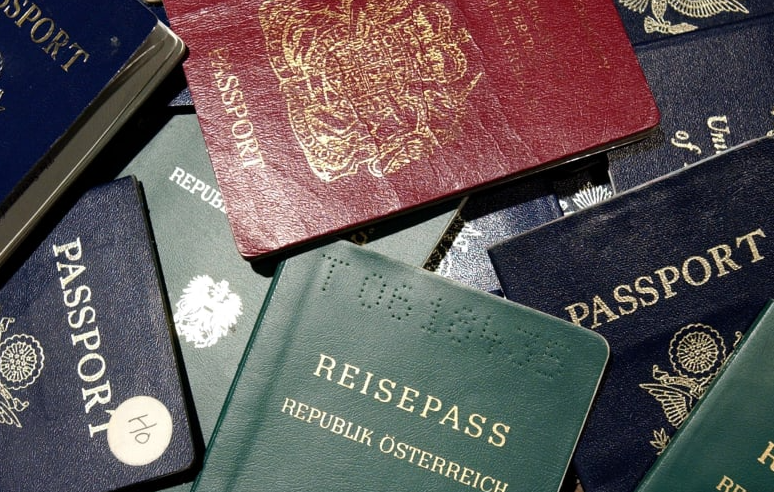 세계-여권-모음-사진-다양한
