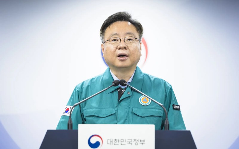 조 장관은 의료공백이 현실화될 경우 현장점검과 채증을 거쳐 의료법에 따른 업무정지 등 행정처분을 진행하겠다고 경고하였다.