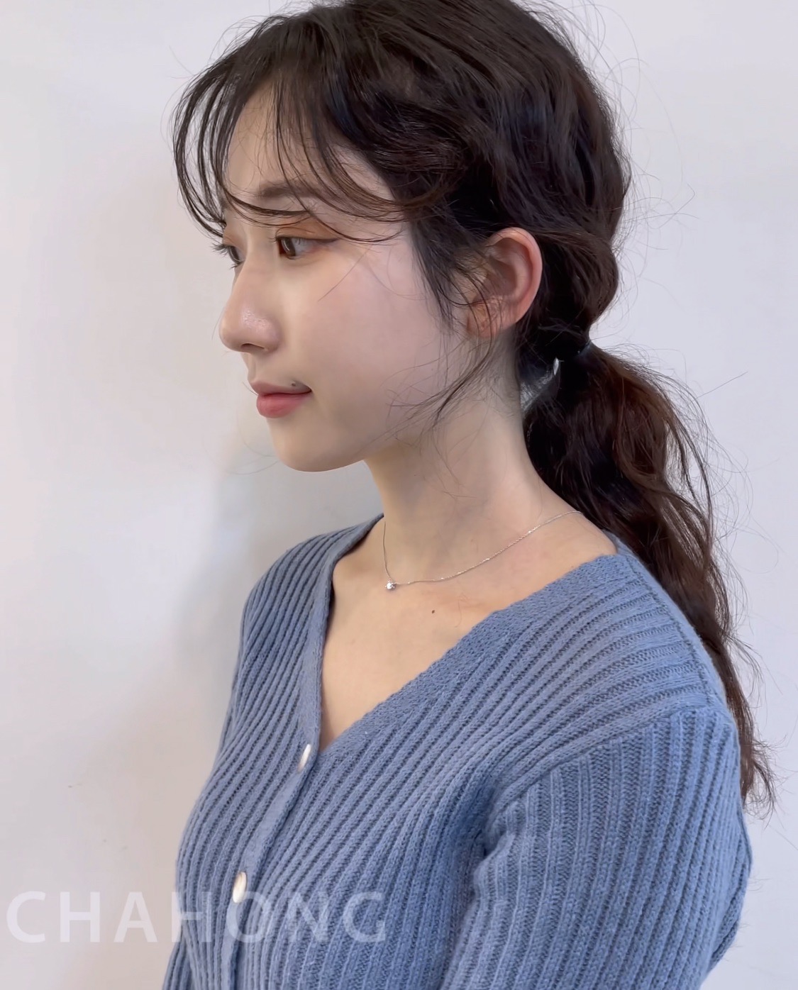 묶었을 때도 예쁜 웨이브펌! 가을 무드에 잘 어울리는 #긴머리스타일 with 차홍룸 홍대점 디자이너 최시현 묶었을 때도 예쁜 웨이브펌! 가을 무드에 잘 어울리는 #긴머리스타일 With 차홍룸 홍대점 디자이너 최시현