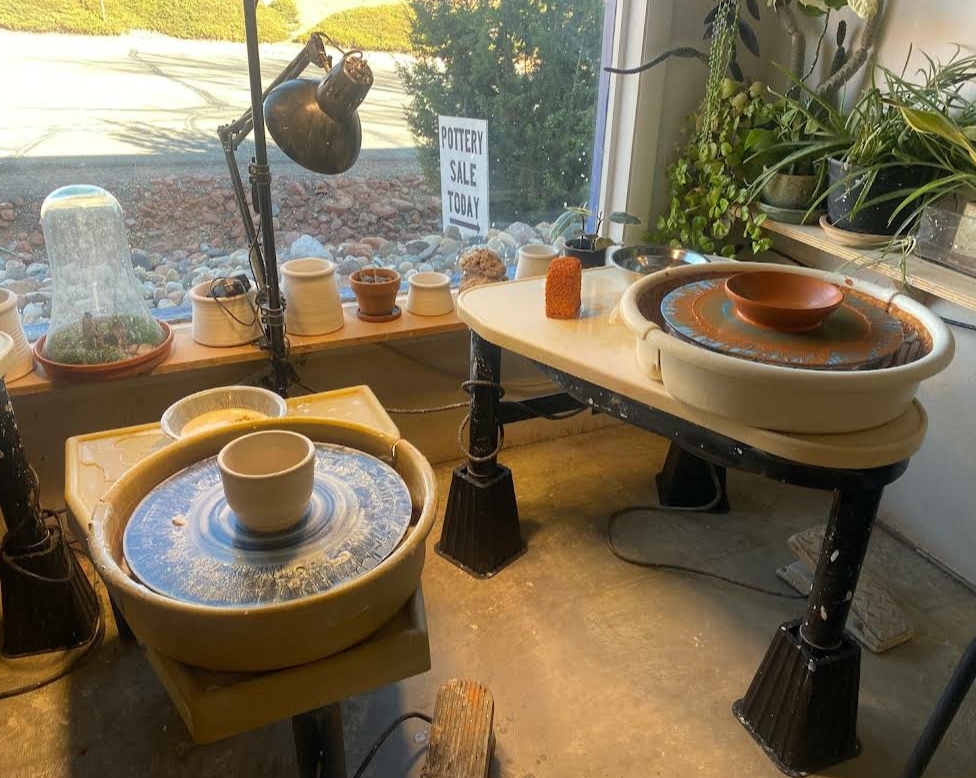 세도나 Rovang Ceramics 공방의 도자기 물레 작업 공간