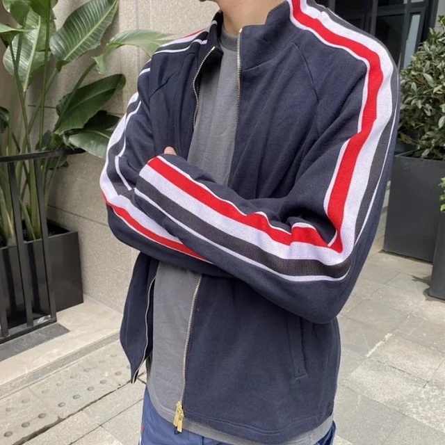  [THOM BROWNE] 톰브라운 네이비 코튼 인터로크 RWB 스트라이프 트랙 자켓 MJT221A06168415