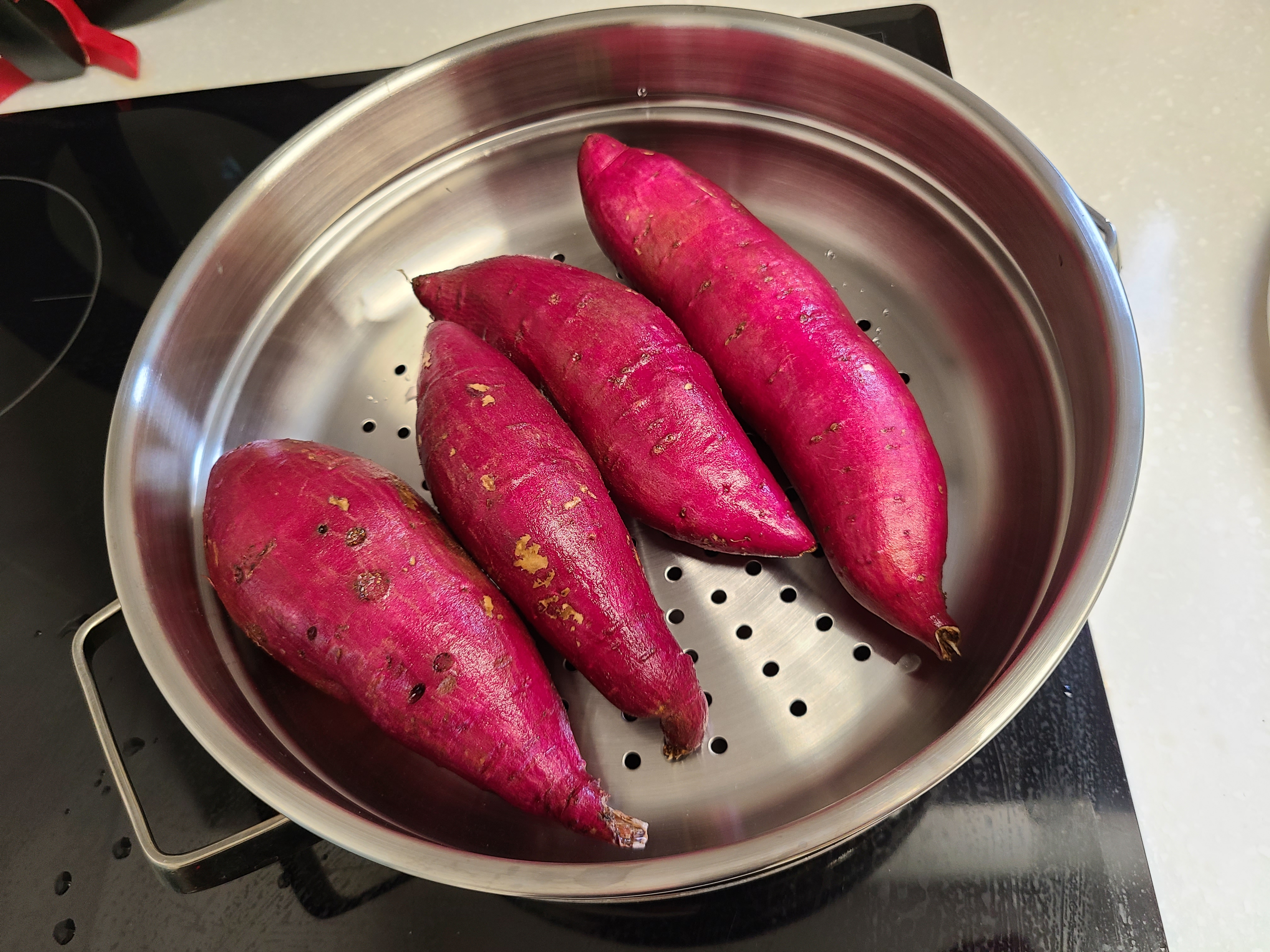 찜기에-올려진-고구마