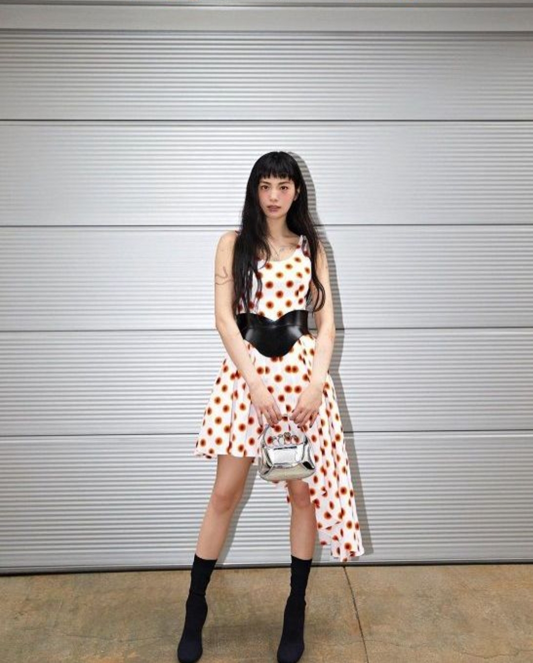  나나, 또 드러낸 전신 타투