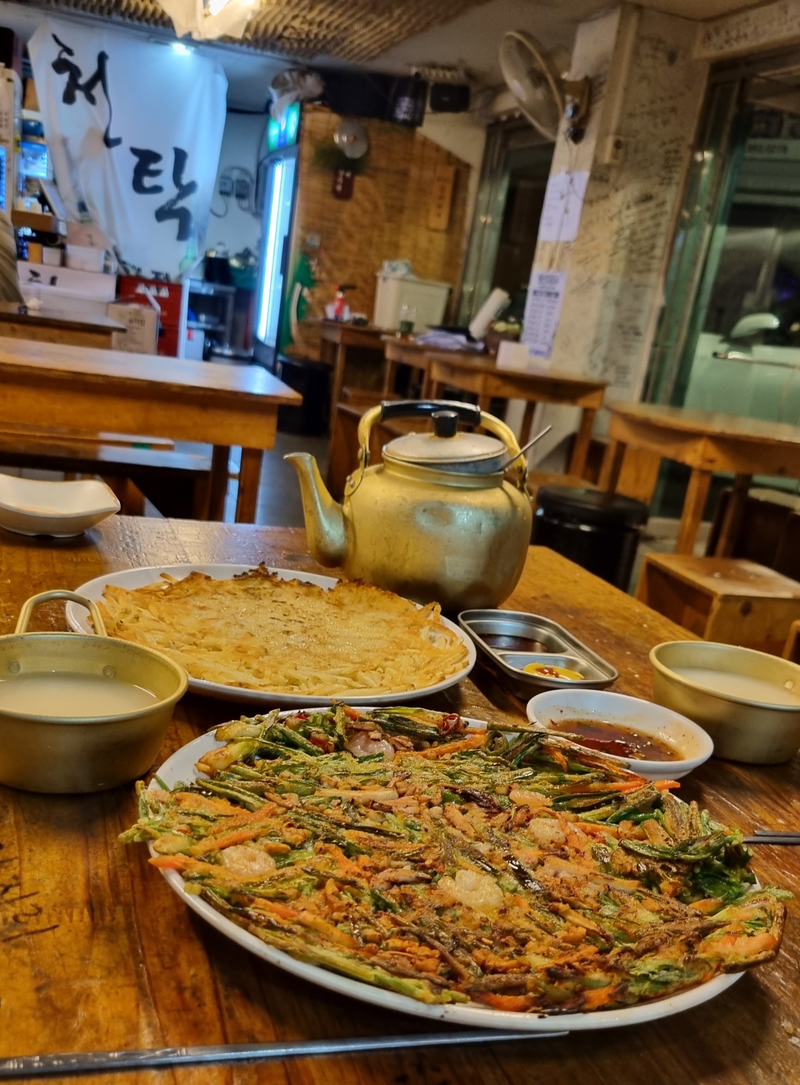  <부산 남구> 주전자막걸리와 해물땡초파전 맛집 가성비 술집 " 천탁 부경대점 "대연동막걸리