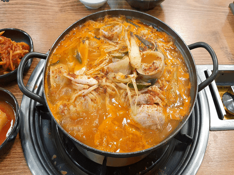 성남 중앙시장 수미식당- 닭한마리얼큰칼국수