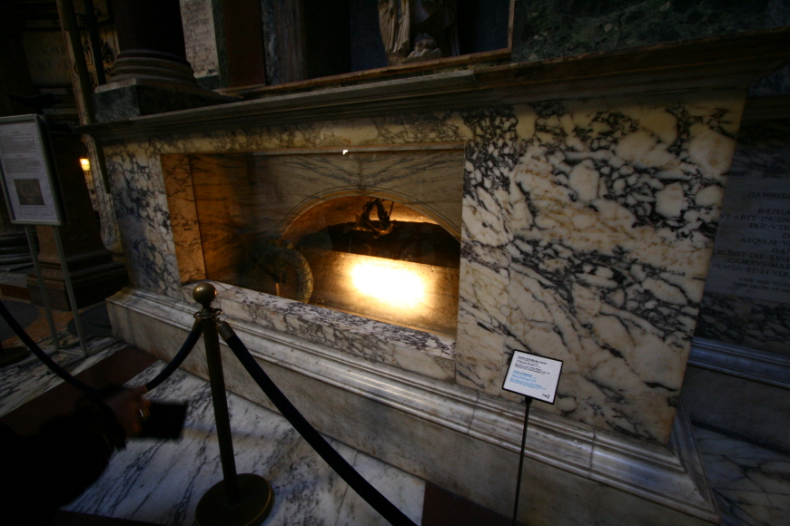 로마-판테온-라파엘로무덤