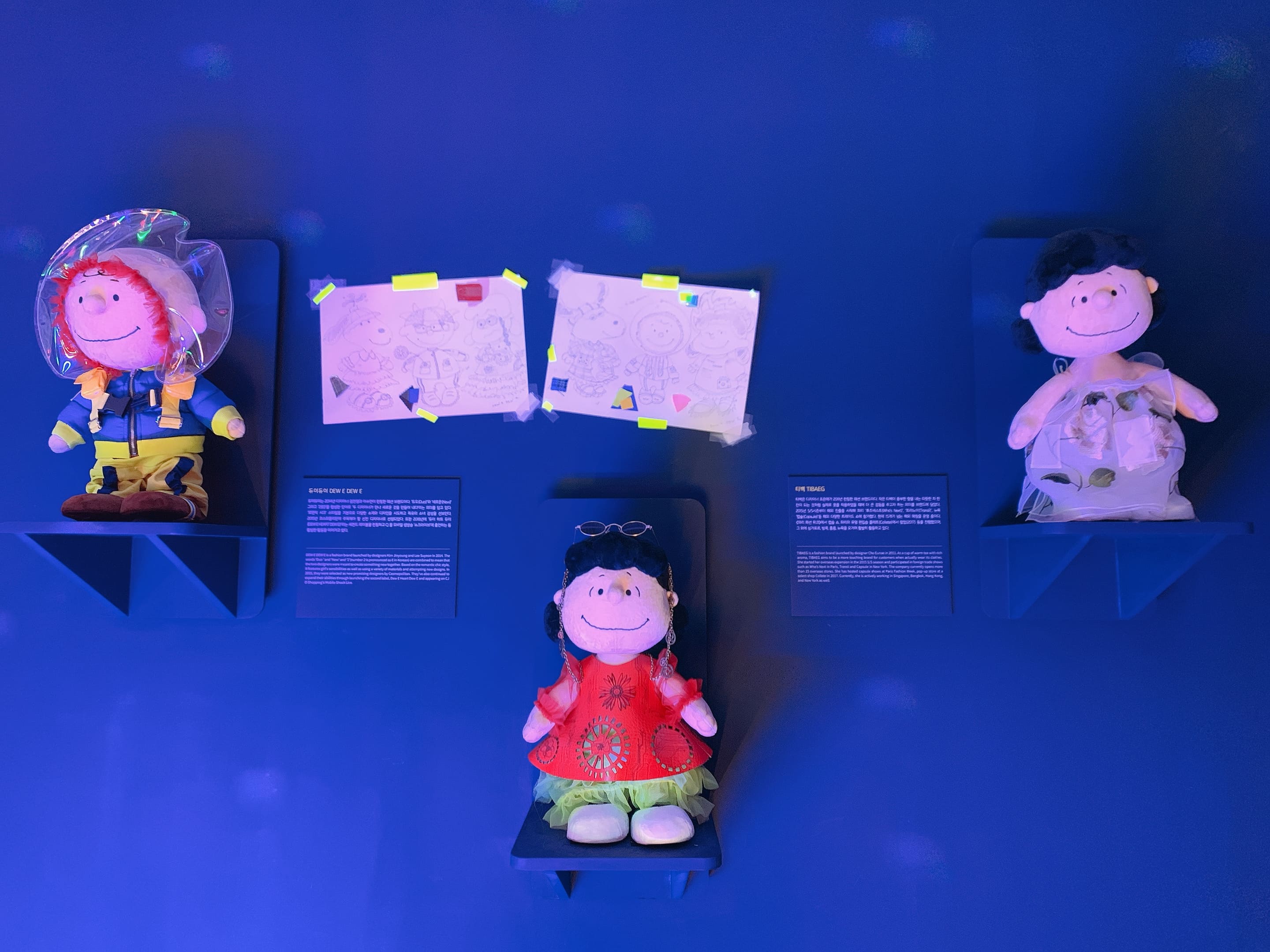 스누피전시회 찰리 브라운과 루시 의상 컨셉 및 그림