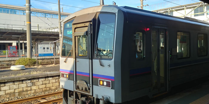 JR아사역에서-JR히가시하기역까지-가는-디젵-열차를-찍은-것으로-현재는-운행하지-않는-계통의-열차