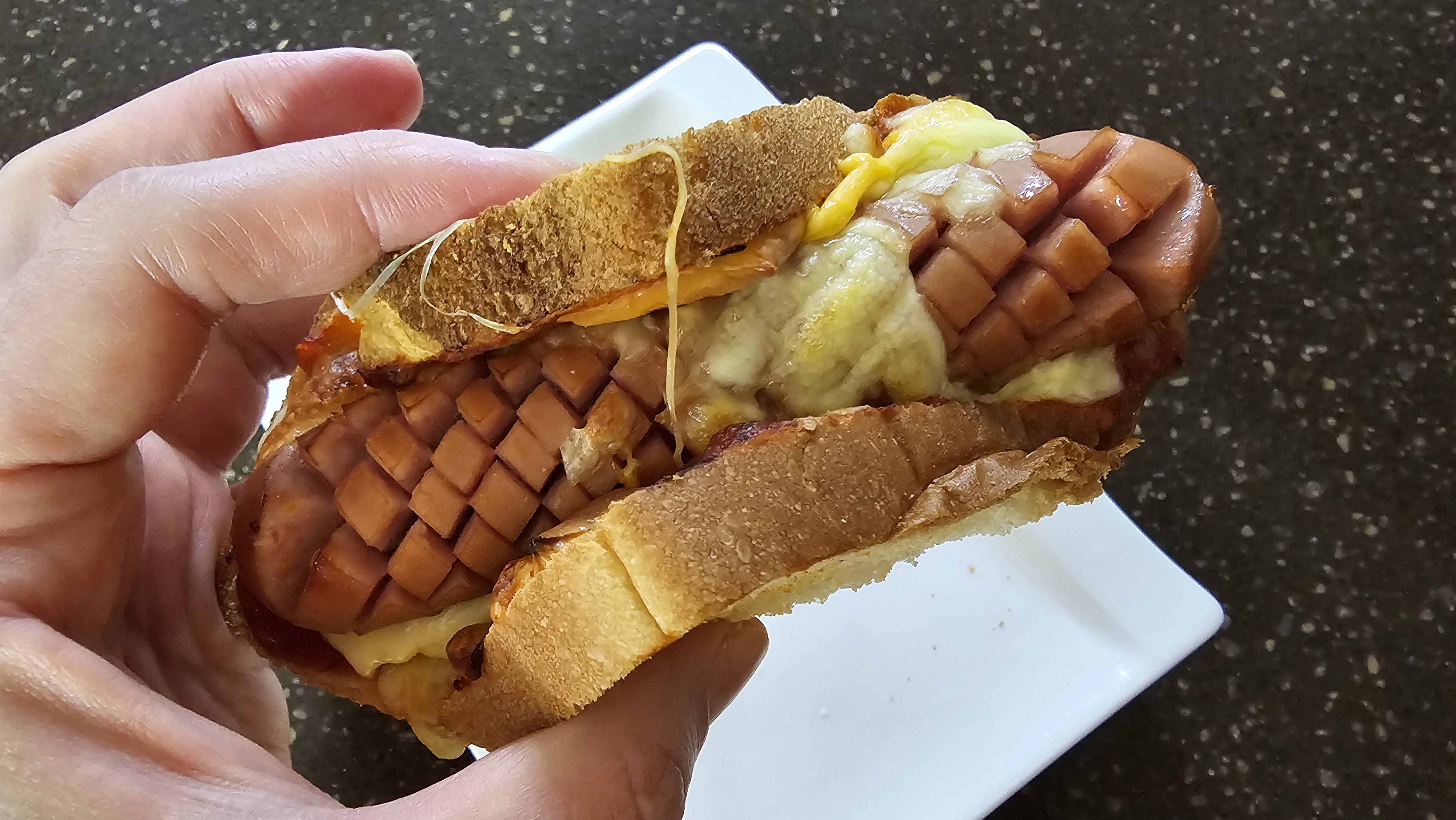 짭짤하고 맛있어요 소세지 탱글