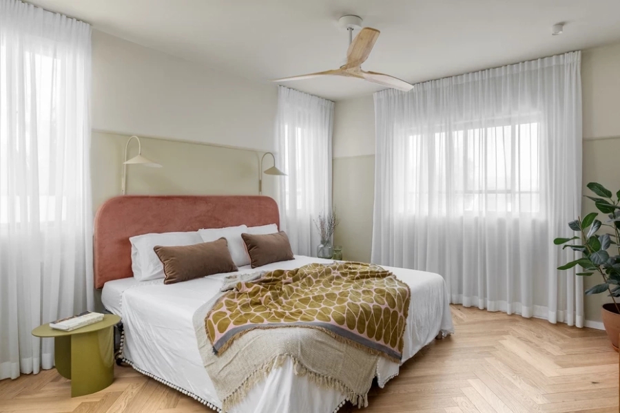 예쁜 거실 인테리어 천장 실링팬 설치한 스킵플로어 10