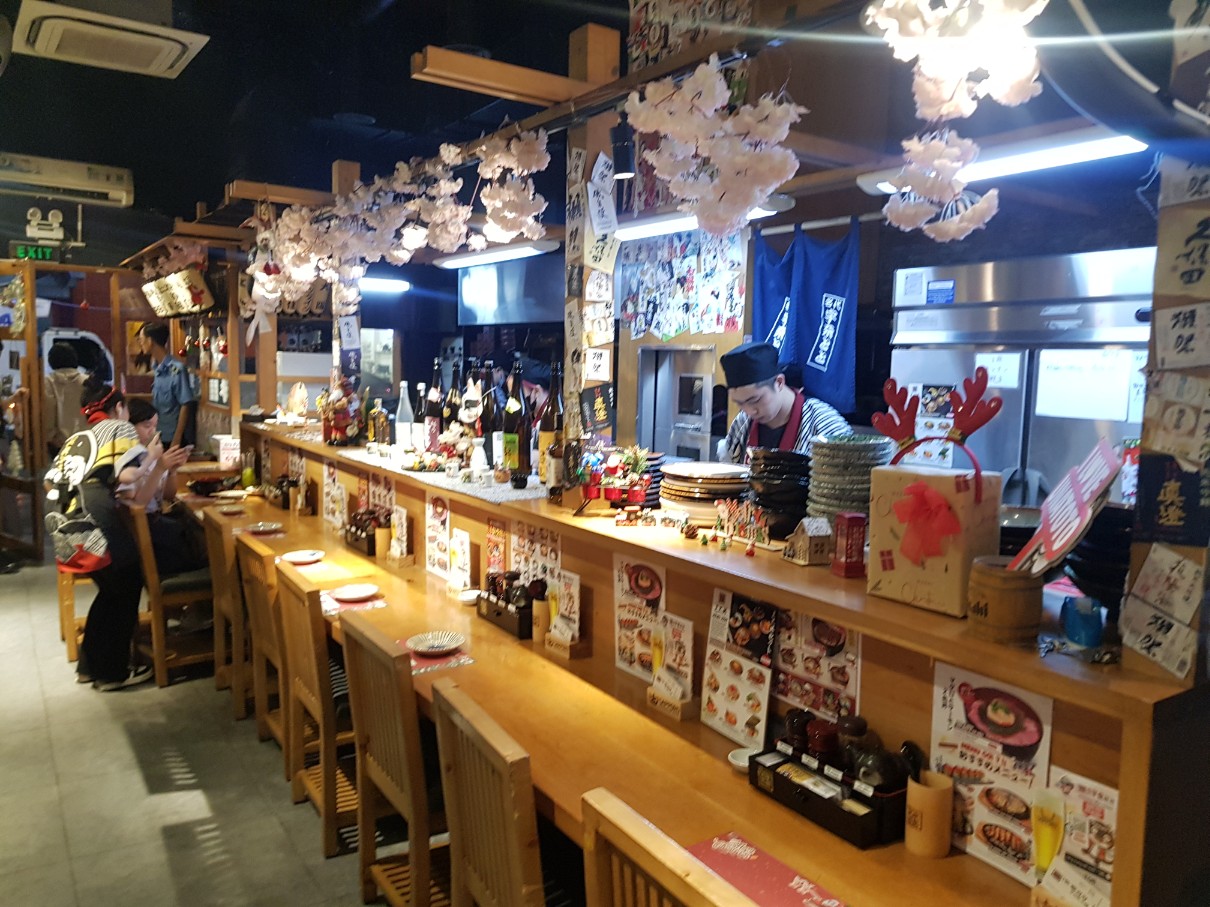 호치민 1군 벤탄시장 일본식 장어요리 전문점 우나또또 - 식당 분위기