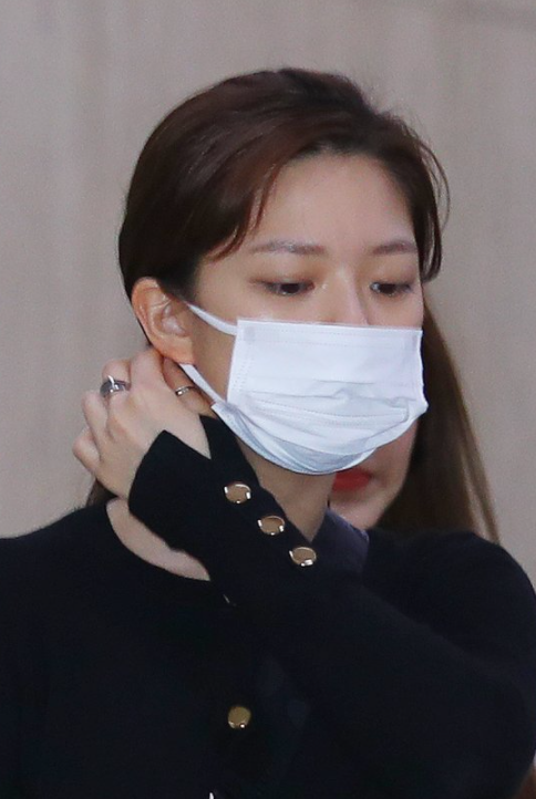  트와이스 정연 “긴장·불안감”으로 활동을 잠정 중단하다.