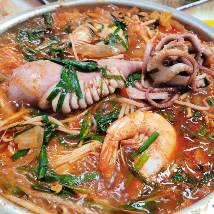 군산 식당 도자기짜장 직접 끓여서 먹는 짬뽕 해물짬뽕전골 고수의 부엌 맛집 추천