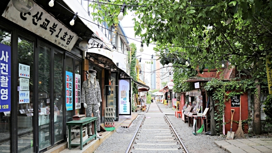 ⑤ 경암동 철길마을