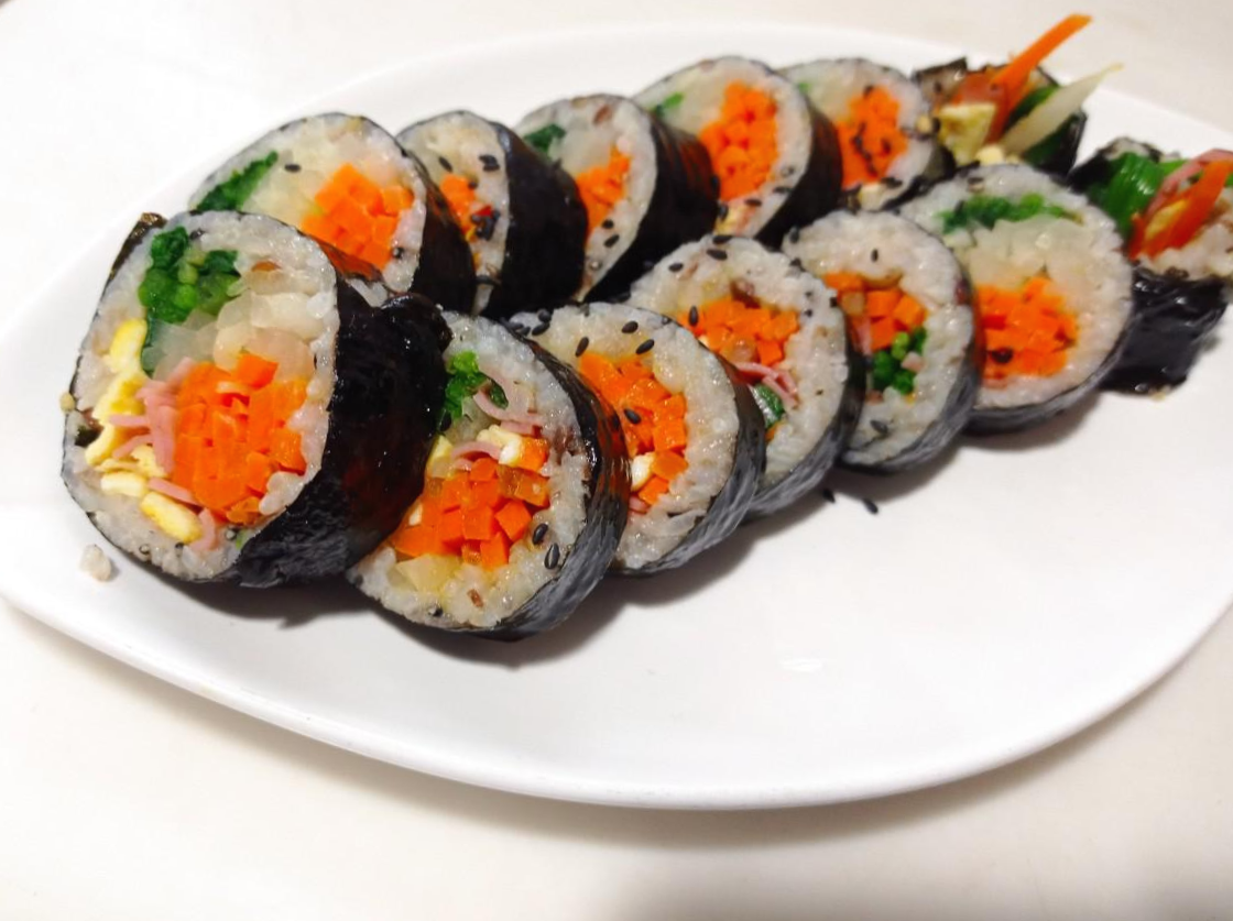  슬기로운 해외생활, 집에서 만든 단무지와 냉파 김밥 만들기