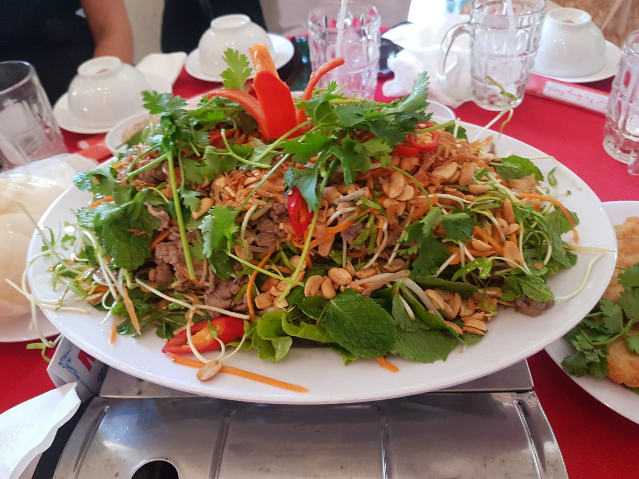 베트남 로컬 예식장 - 코스 요리(소고기 샐러드)