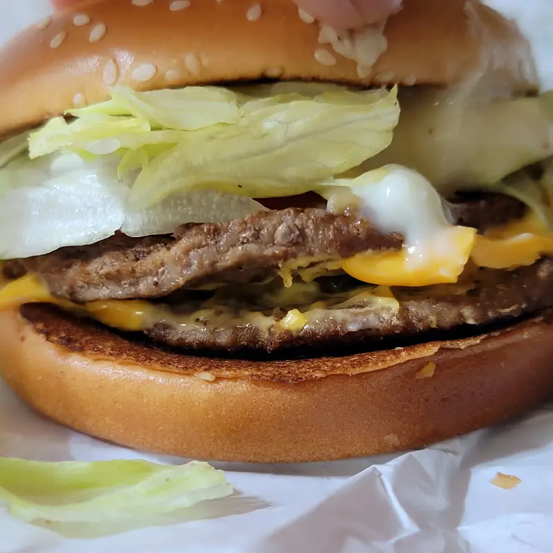 맥도날드-창녕-갈릭-비프-버거-옆면