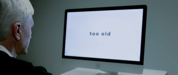 too old 가 적힌 모니터