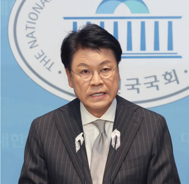  장제원 불출마 선언 프로필 캐비넷