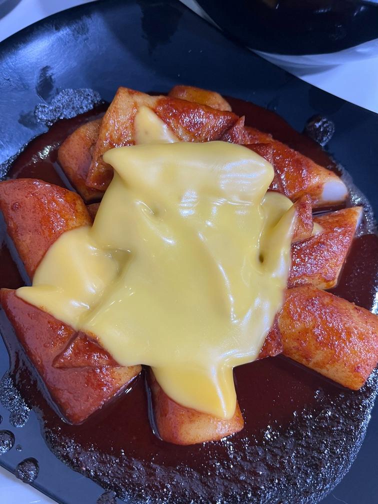 치즈떡볶이입니다
