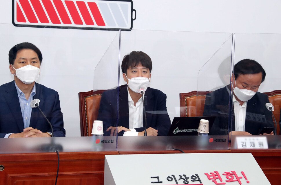  이준석 “윤석열 지지율 위험…과거 미숙한 안철수와 비슷”