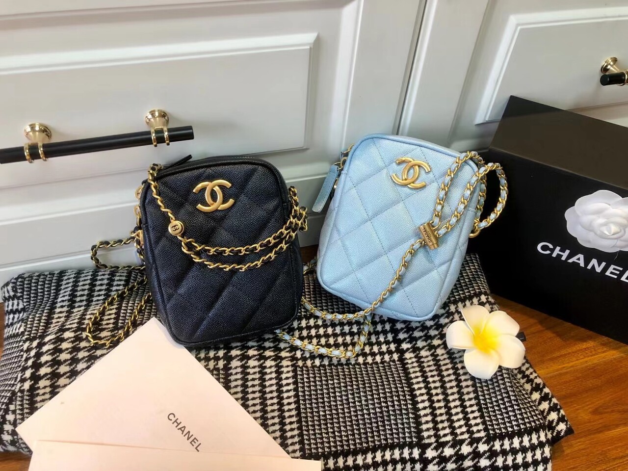  [CHANEL] 샤넬 클래식 카메라 케이스백 미니 AS2857 (2 COLOR)