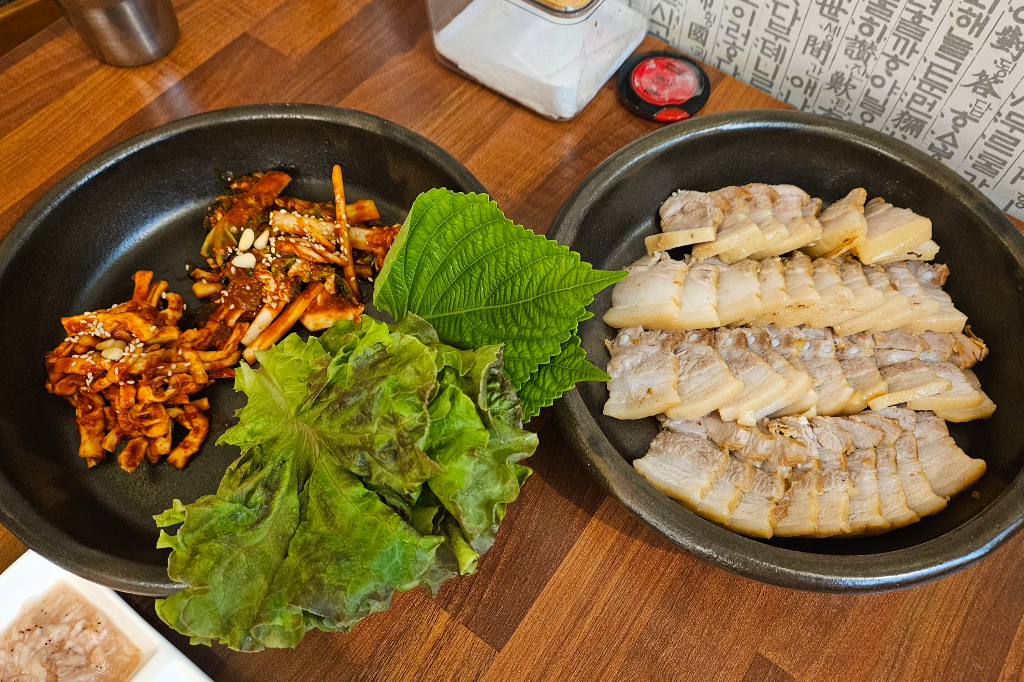 서울 쌍문 맛집 할배골 보쌈과 보쌈김치 상추 깻잎