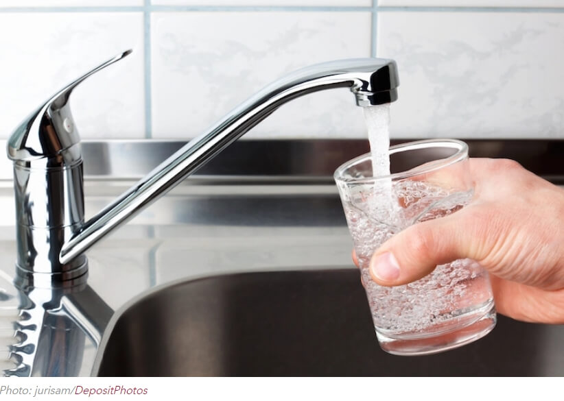  생수, 수돗물보다 3,500배나 환경적으로 유해 Study Shows That Bottled Water Is 3,500 Times More Harmful to the Environment Than Tap Water