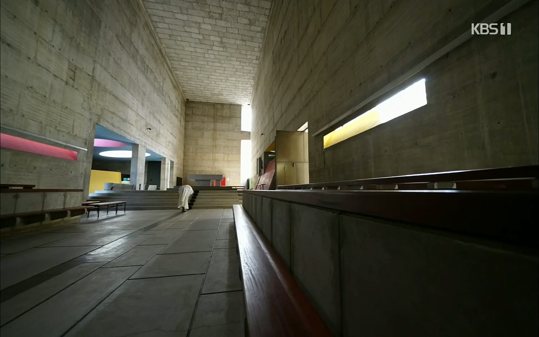 다큐 On.E135.220415p.H264-F1RST.mp4_20220420_150104.808.jpg