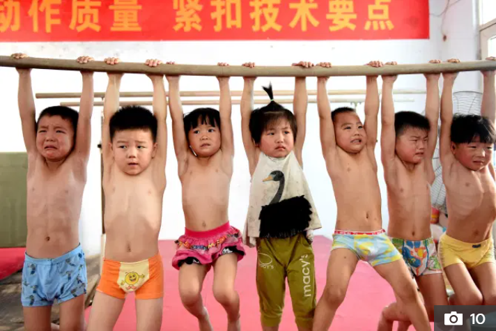  충격적인 중국의 우는 아이 아동학대급 올림픽 금메달 체육 조기교육(사진)