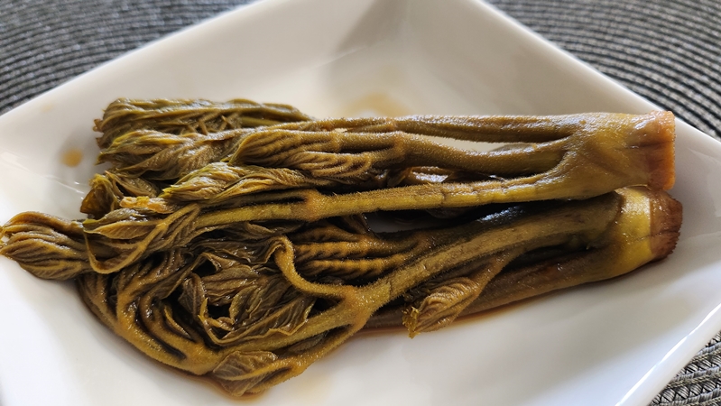 완성된 두릅장아찌