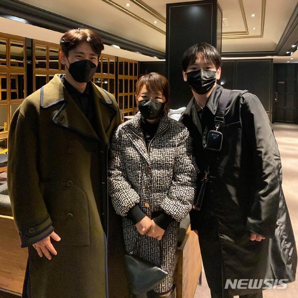 전쟁 중 유태오는 과거 결혼해 니키리와 아이를 낳았다. 9