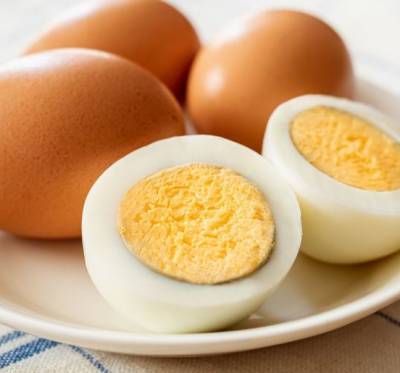삶은 계란 노른자에도 루테인이 많아요.