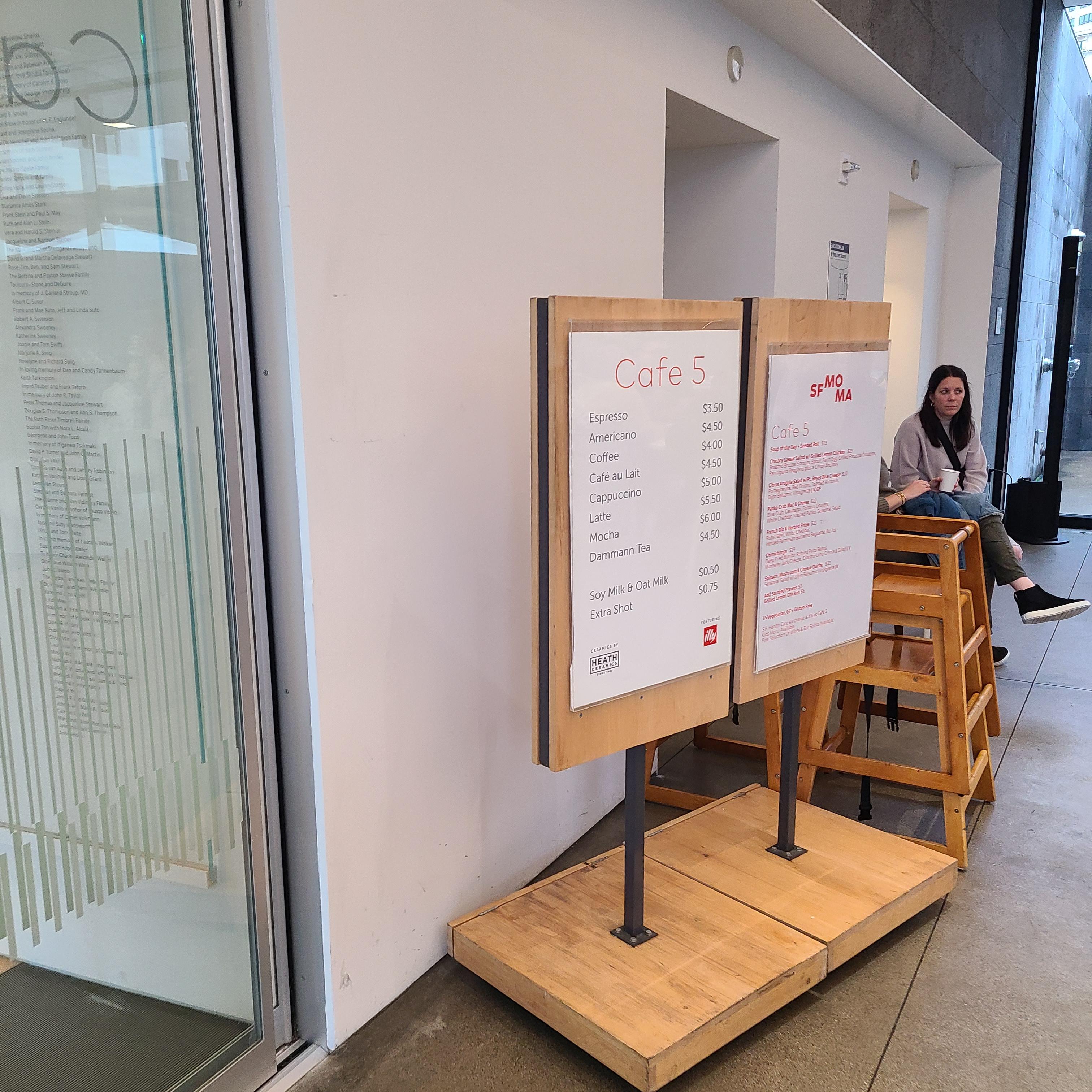 SF 모마 (SF Moma) 카페 입구와 메뉴
