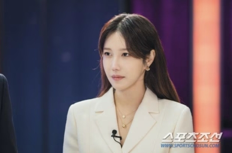  판도라 5회, 이지아 화이트 자켓/스커트