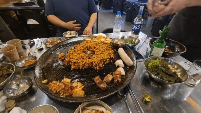  풋살 운동하고 천안 두정동 동두천 솥뚜껑 생삼겹살 고깃집 먹었습니다