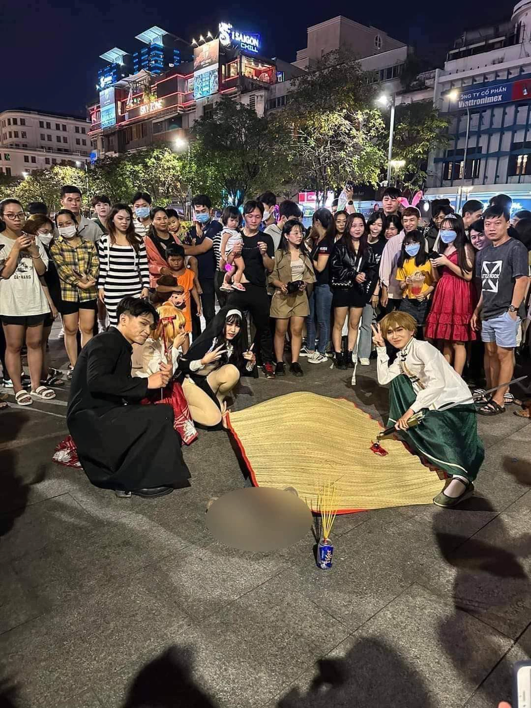  베트남에서 논란 중인 선넘는 이태원 조롱 코스프레