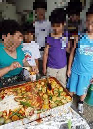 20년 전 떡볶이 사 먹던 작은 꼬마가 어른이 되어…딸의 사위로 나타났다. 그가 건넨 한마디에 모두가 오열하고 말았습니다.