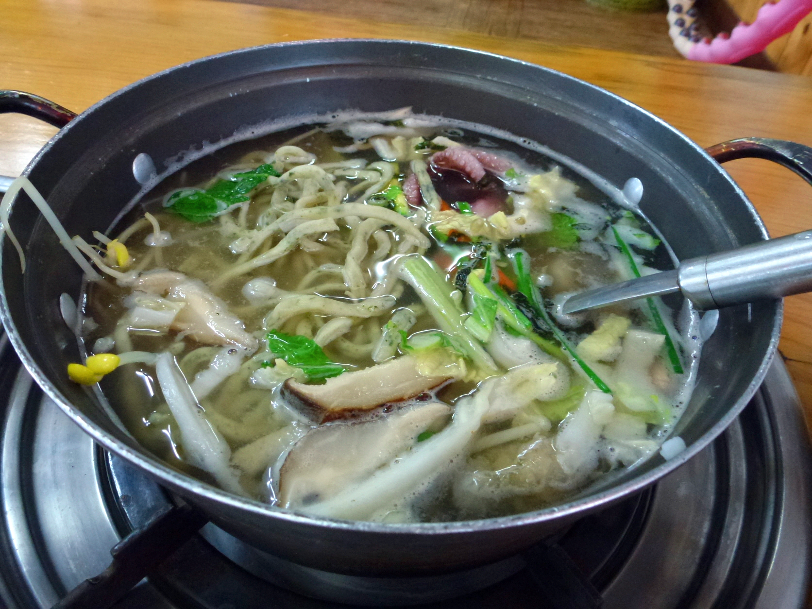 Milteohaemulkalguksu (밀터해물칼국수) 1