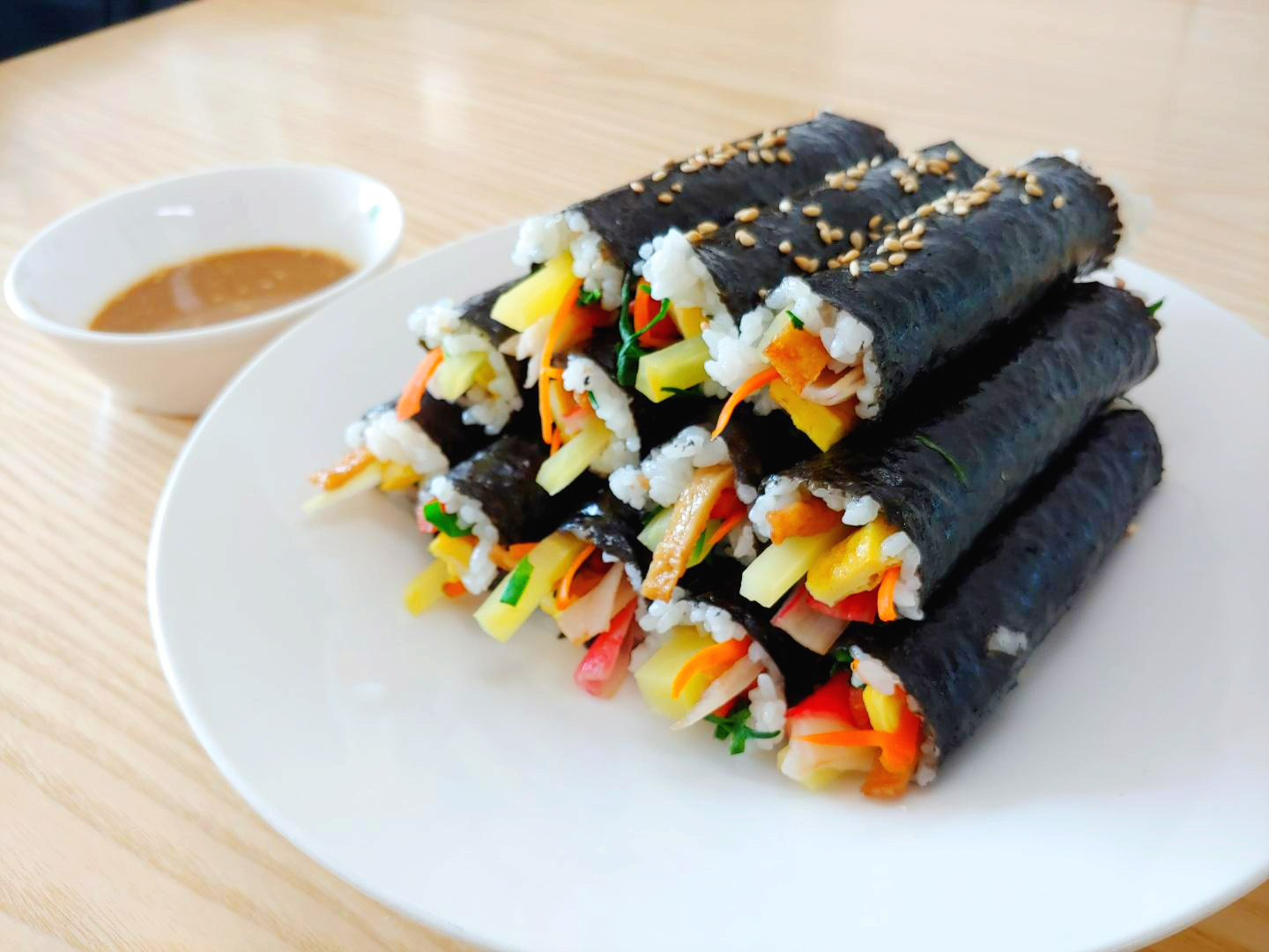  알싸한 겨자 소스에 찍어 먹는 마약김밥 만들기.