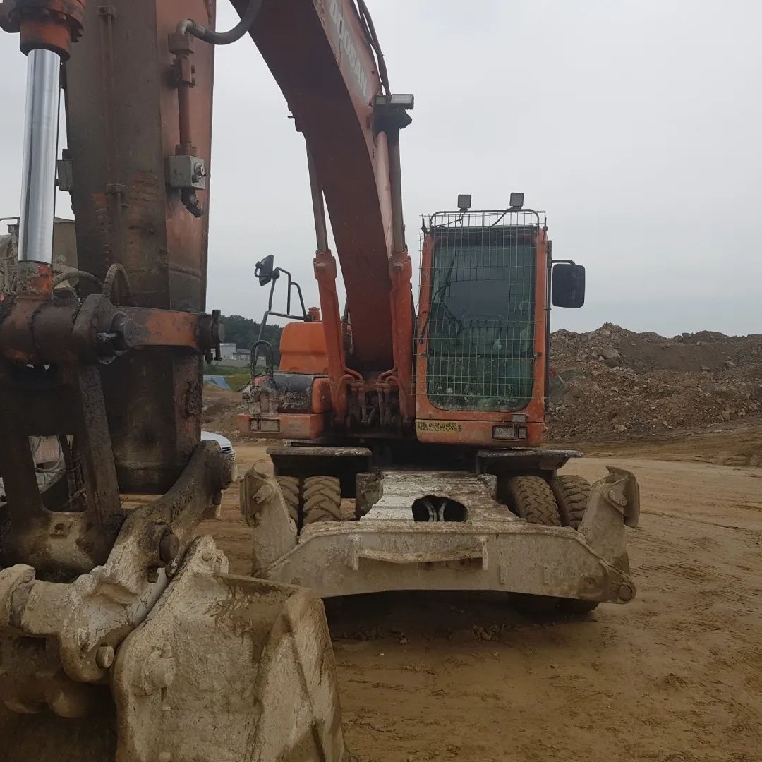  두산 DX210W 2009년식 4300만원 판매합니다.