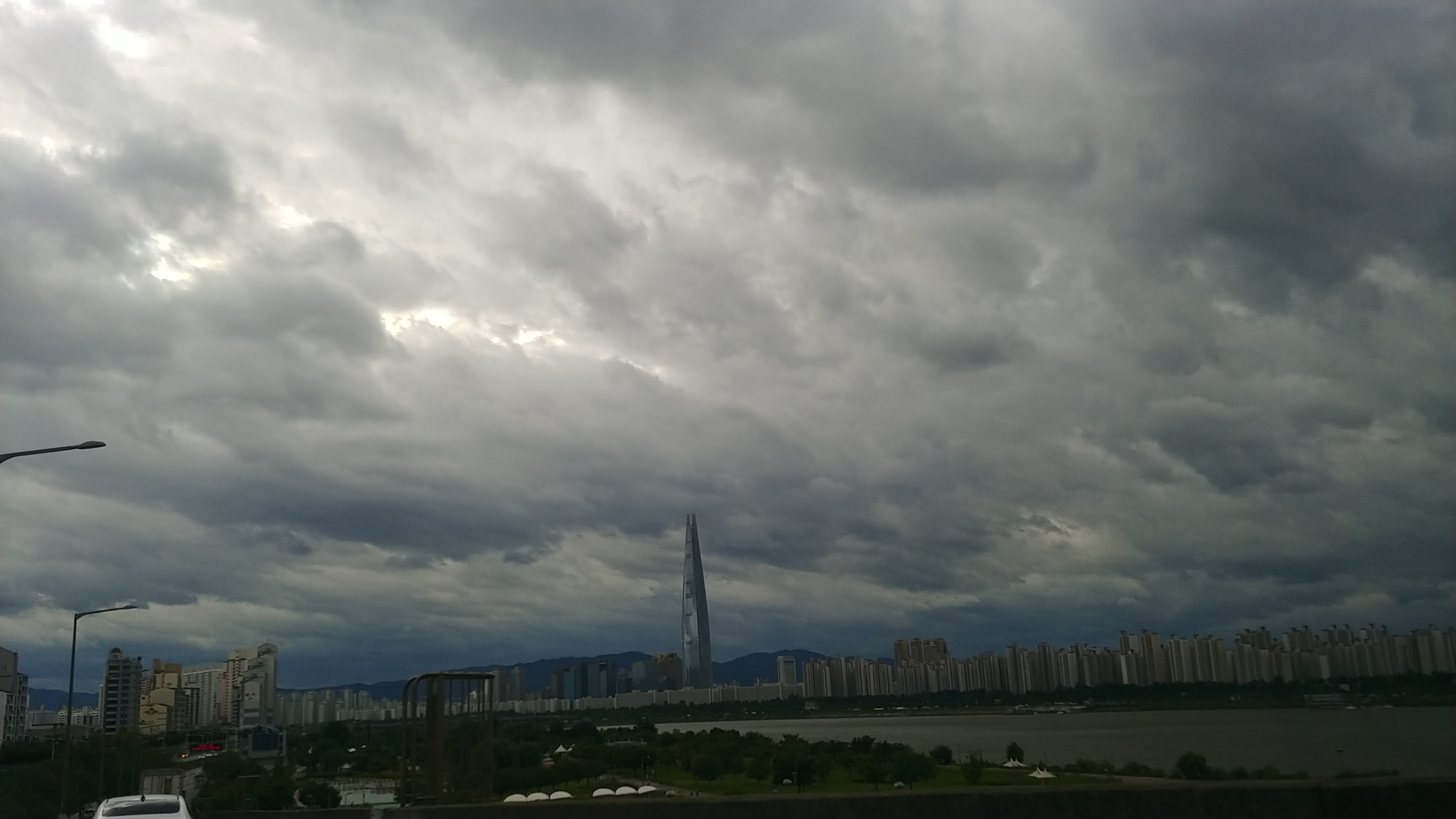  태풍전야