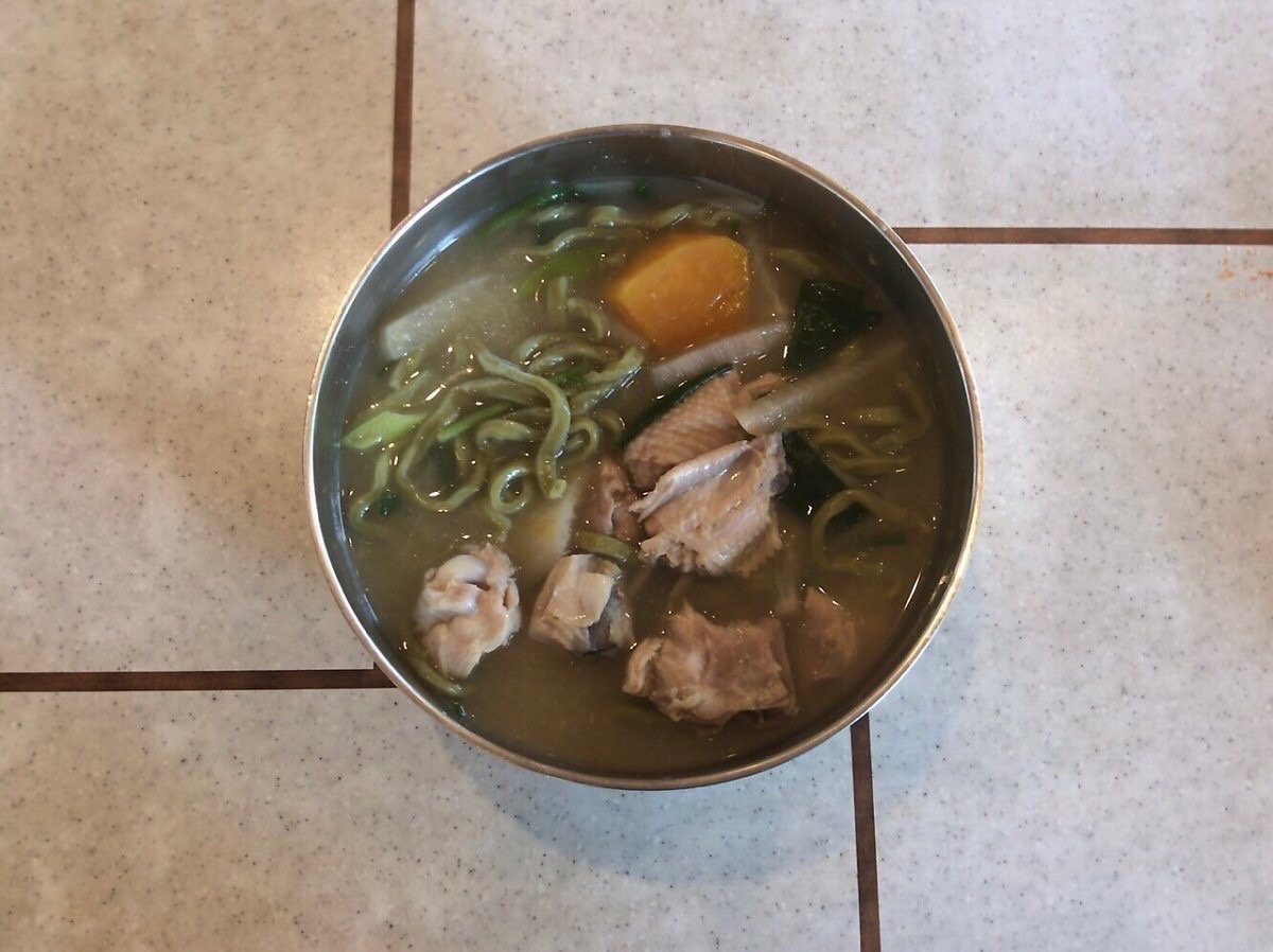  진하고 깔끔한 진국, 닭칼국수(Noodle Soup with Chicken)