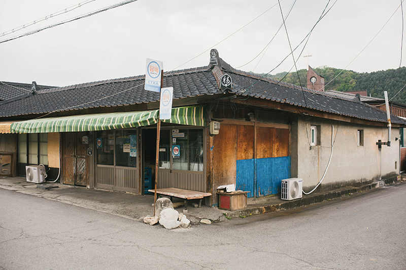 경기도 운천에 있는 작은 구멍가게.
