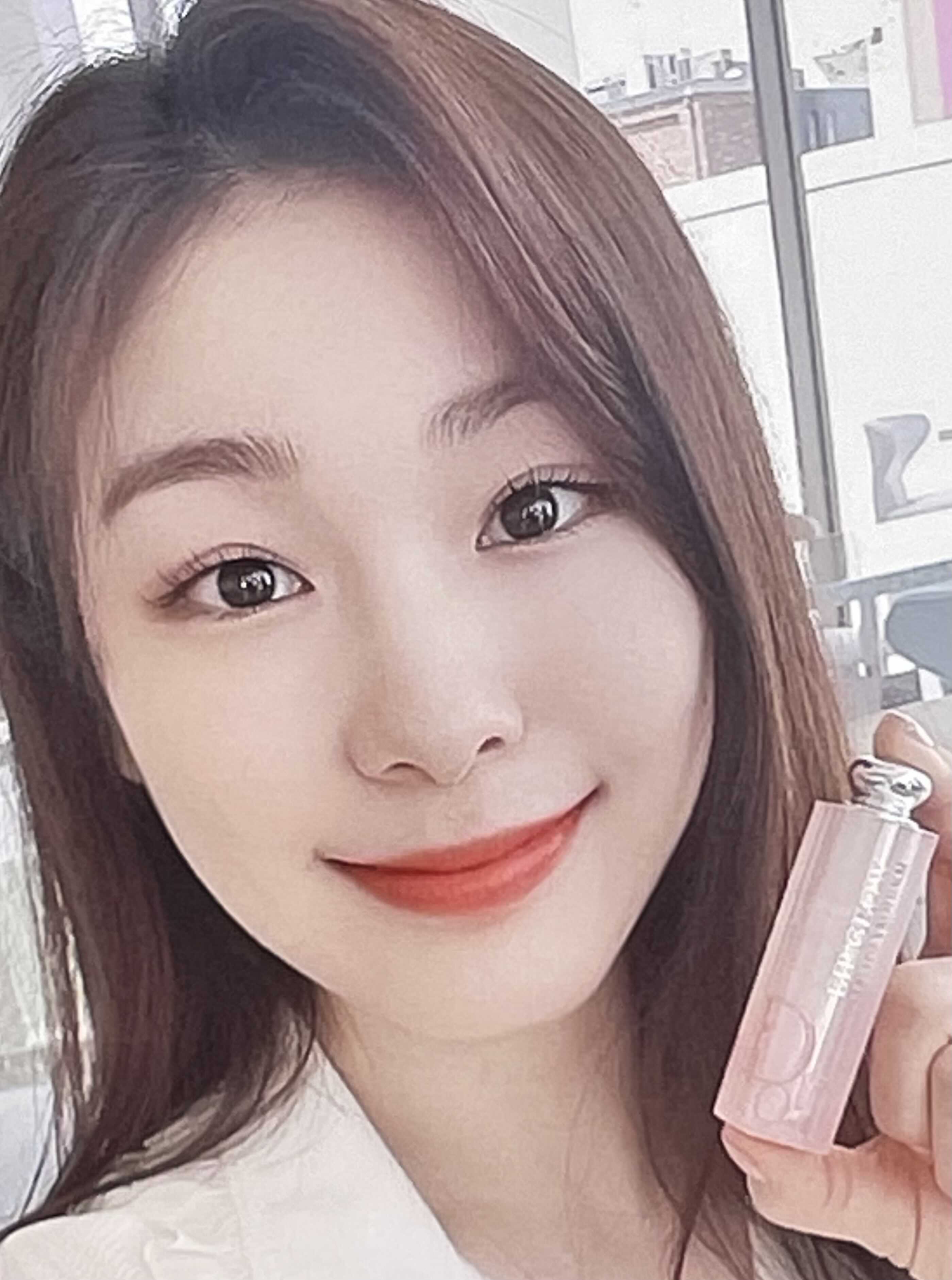  김연아 쌍수 진짜 한 것일까 나이 들어서 생기는 라인이라고 보이는 상황