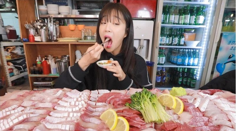 대방어 10KG 순삭하는 먹방녀 ㄷㄷ