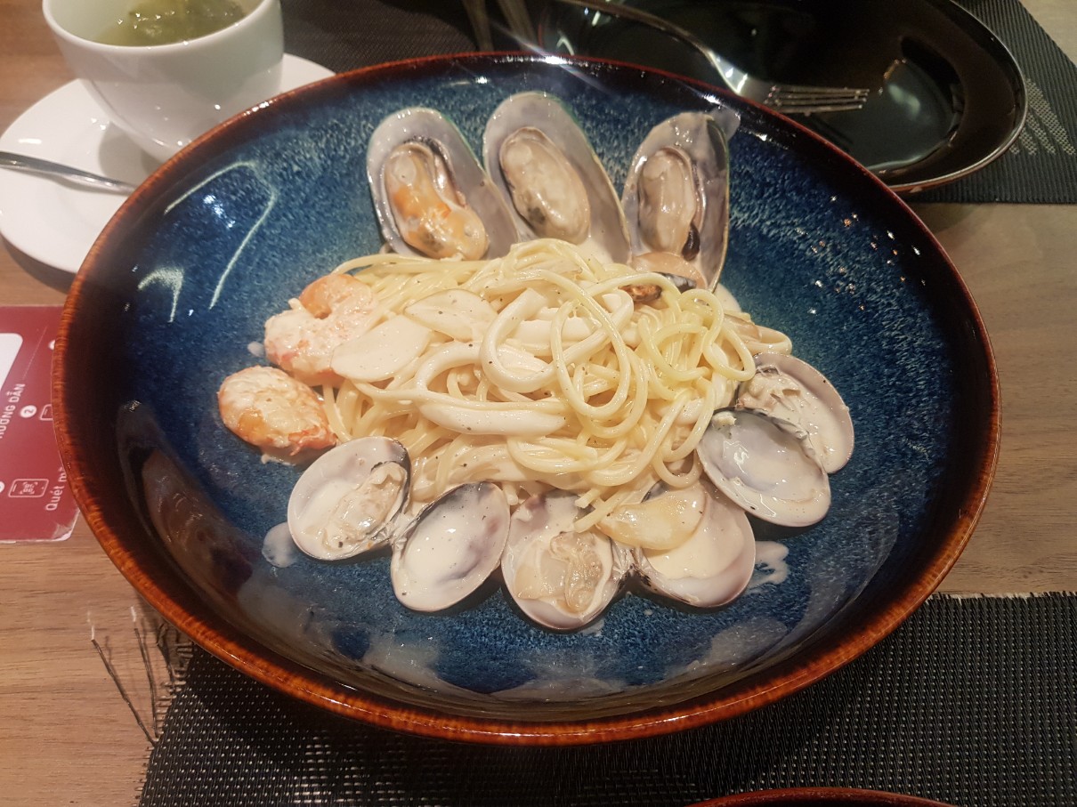호치민 빈탄군 랜드마크 81 이탈리아 음식점 Capricciosa - Seafood spaghetti with cream sauce
