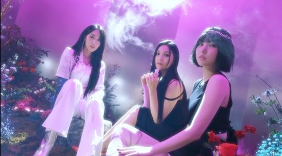  은하, 신비, 엄지! 비비지, 몽환적 매력..3色 분위기 여신! [사진]