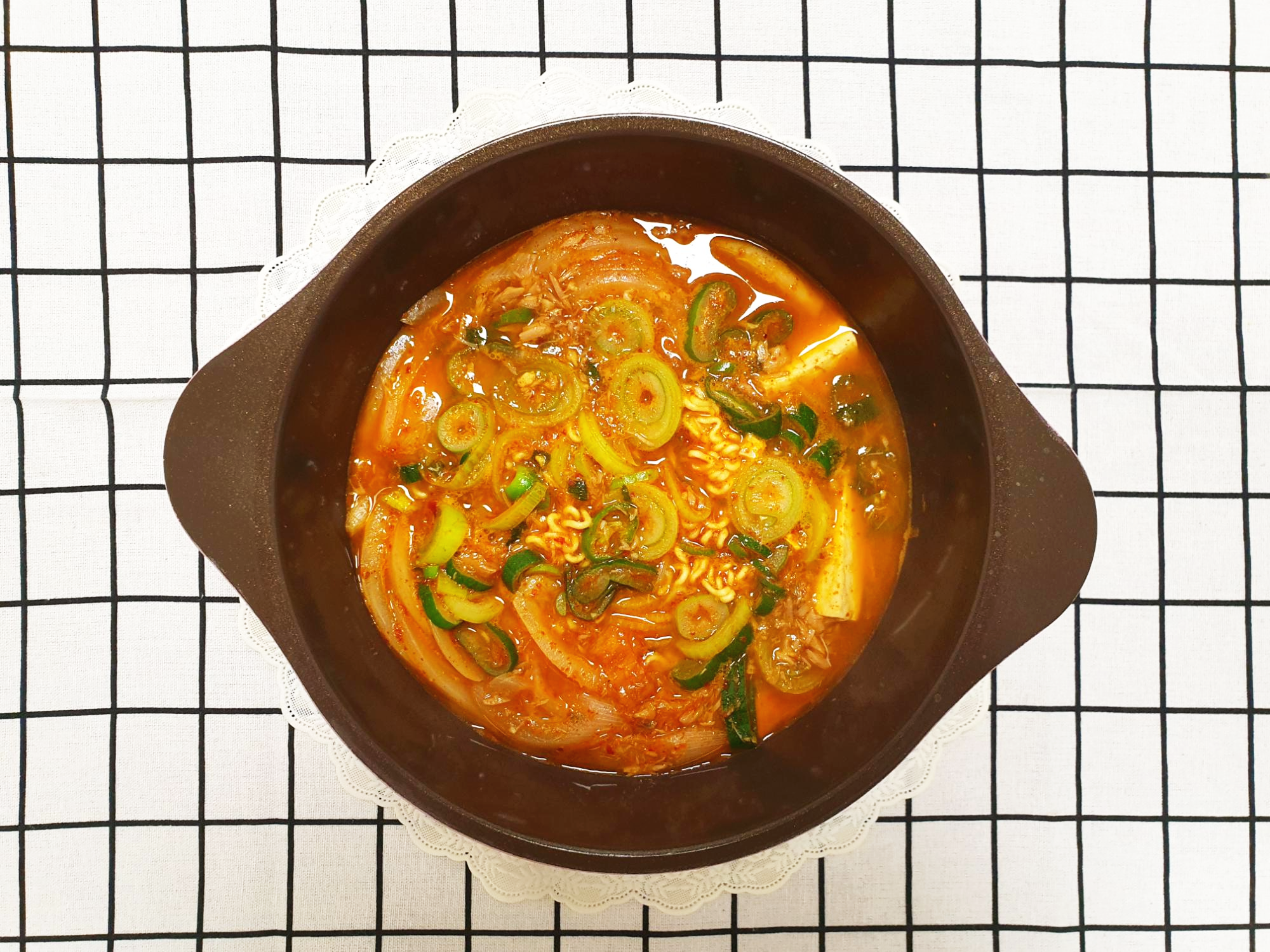  김치라면으로 참치 김치찌개 두부넣고 맛있게 만드는 방법